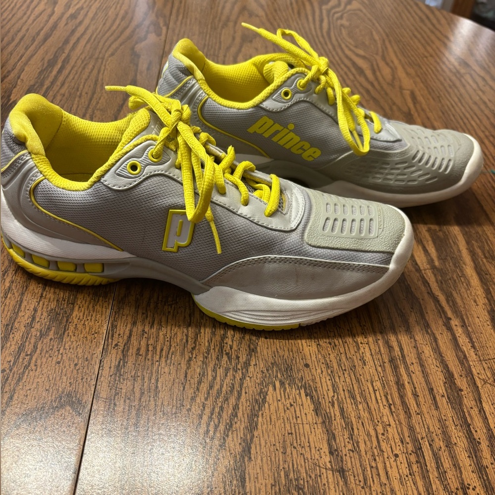 Women’s Prince tennis shoes 9.5